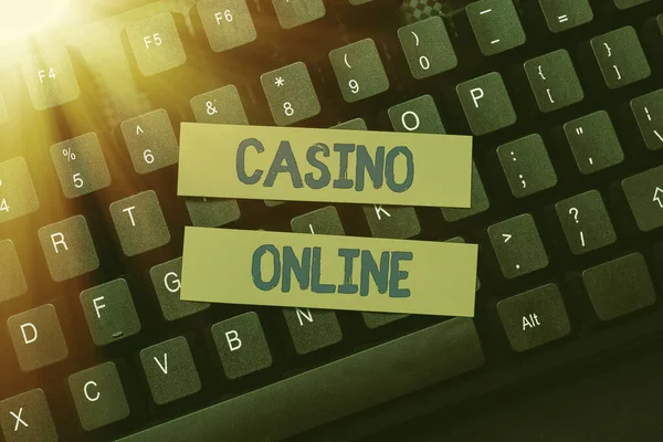 Text zeigt Inspiration Casino Online. Geschäftsansatz Computerpokerspiel Gamble Royal Bet Lotto High Stakes Abstrakte Eingabe neuer Filmskripte, Erstellen von Motivationsreden online — Stockfoto