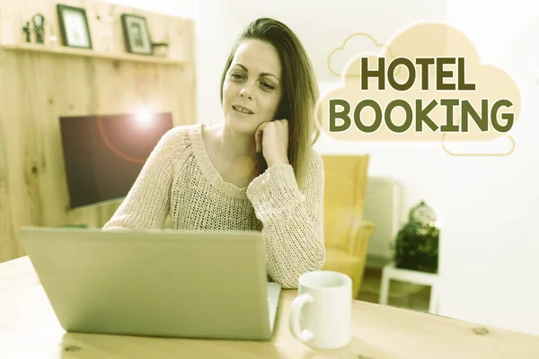 Handwriting text Hotel Booking. Business concept Online Reservations Presidential Suite De Luxe Hospitality Browsing And Chatting In Social Media, Searching And Watching Videos — Stockfoto