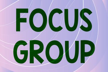 Kavramsal görünüm Odak Grubu. İş konsepti özenle seçilmiş katılımcılardan oluşmakta olup, çeşitli şekiller ve renkler içeren resimli geribildirim hattı arkaplanı sunulmaktadır.
