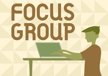 İlham verici Odaklanma Grubu 'nu gösteren metin. İş fuarı özenle seçilmiş katılımcılardan oluşuyor. Tahta Masanın Üzerinde Dizüstü bilgisayar kullanarak ayakta kalan iş adamı geribildirim sağlıyorlar..