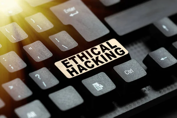 Sinal de texto mostrando Ethical Hacking. Conceito de negócio uma tentativa legal de quebrar uma rede para testes de penetração Redação Reclamação nas mídias sociais, Relatando mau comportamento online — Fotografia de Stock