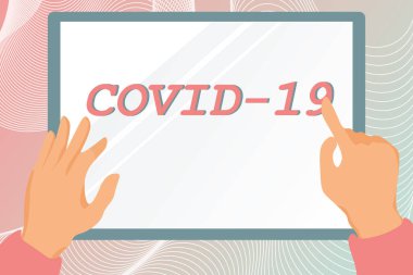 El yazısı işareti Covid19. Coronavirus Hands Illustration Holding 'in Tablet Çizim Defterine Çizim Yaptırması sonucu ortaya çıkan hafif ya da ağır solunum hastalığına bağlı internet kavramı.