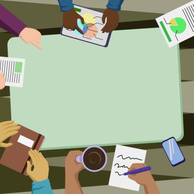 Dört Meslektaşlar Ofisi Toplantısı Geleceğin Projeleri Çizelgesi 'ni tartışıyoruz. Ortaklar Masa başı Çalışma Oturumunda Yeni Plan Fikirlerine Danışmanlık Yapıyor.