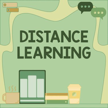 Kavramsal başlık Uzaktan Öğrenme. İnternet üzerinden uzak ofis masasında yayınlanan eğitimsel dersler üzerine yazılmış sözcük Tablet Kalem Tutucu Açık Boş Not Defteri Düzenlenmiş.