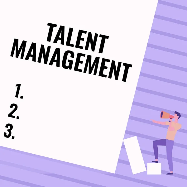 Handschriftliches Talent Management. Word Geschrieben auf entwickeln die talentiertesten Vorgesetzten zur Verfügung Man Standing Drawing Holding Megaphon Pointing Blank Wall. — Stockfoto