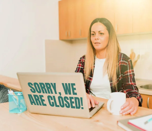 Tekst met inspiratie Sorry, We zijn gesloten. Word Written on Excuses for shutting off business for specific time Abstract Online Conference Discussion, Digital Classroom Ideas — Stockfoto
