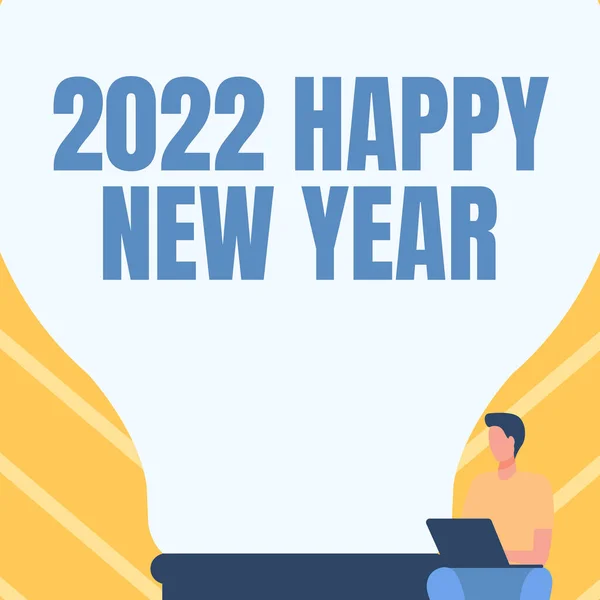 Escribiendo mostrando texto 2022 Feliz Año Nuevo. Palabra para la celebración del comienzo del año calendario 2022 Caballero sentado y usando el ordenador portátil al lado de una bombilla grande. — Foto de Stock