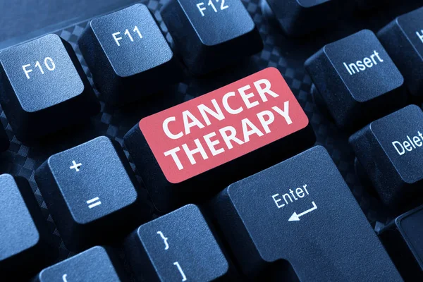 Написание текста Терапия рака. Понятие, означающее лечение рака у пациента, часто с помощью химиотерапии — стоковое фото