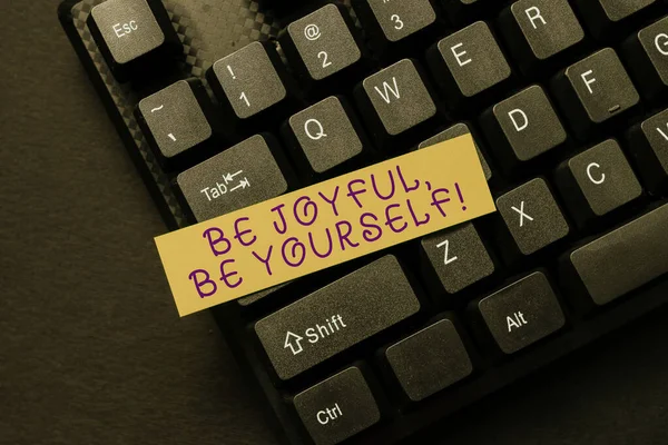 Legenda do texto apresentando Be Joyful, Be Yourself. Conceito de negócio seja alegre positivo Agarre-se aos seus valores Programador Criando Novo Software, Coder Typing Programming Language — Fotografia de Stock