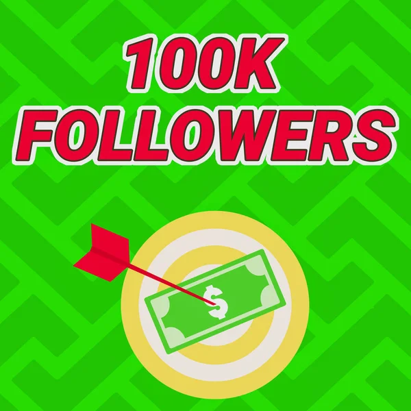 Εννοιολογική λεζάντα 100K Followers. Business overview number of individuals who follows someone in Instagram Νόμισμα Καρφιτσωμένο Μέσω Target By Arrow Περιγραφή Οικονομικού Προγραμματισμού. — Φωτογραφία Αρχείου