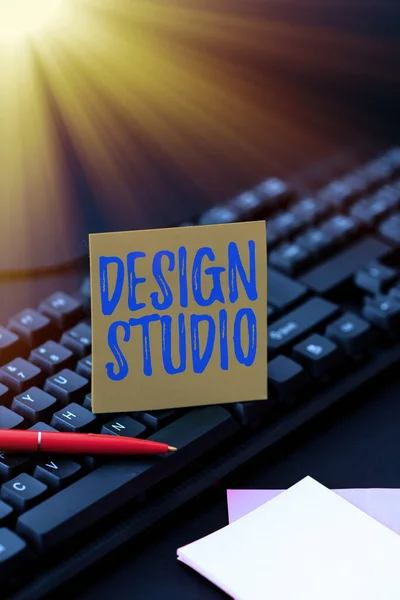 Tasarım Stüdyosunu gösteren metin işareti. İş fikri çalışma ortamı özellikle tasarımcılar ve zanaatkarlar için Yazım Yöntemleri ve İçindekiler Listeleri, Çevrimiçi Gıda Blog Yapımı — Stok fotoğraf