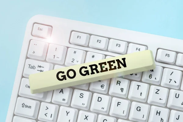 サインを示すインスピレーションGo Green.リサイクル削減として環境に優しい意思決定を行う上で書かれた言葉要約安全なインターネット体験を作成し、デジタルウイルスの拡散を防ぐ — ストック写真