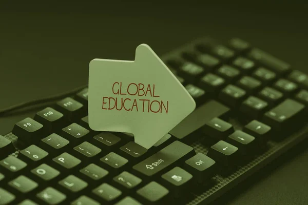 Ręczny napis "Edukacja globalna". Word Napisane na interdyscyplinarne podejście do koncepcji uczenia się konieczne Konwersja pisemnych uwag do danych cyfrowych, wpisywanie ważnych plików kodowania — Zdjęcie stockowe