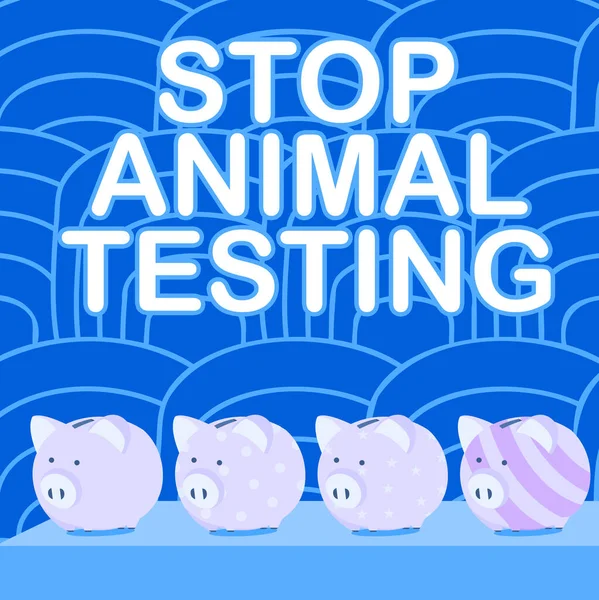 Handschriftliches Zeichen Stop Animal Testing. Konzept für wissenschaftliche Experimente, bei denen lebende Tiere gezwungen werden, mehrere Sparschweine mit gestreiftem Hintergrund auf den Tisch zu zeichnen. — Stockfoto