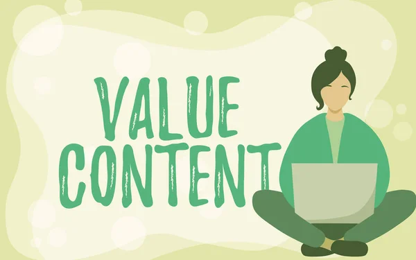Bildunterschrift: Value Content. Konzept bedeutet Wertinhalt Junge Dame sitzt mit verschränkten Beinen und nutzt Laptop, um Entspannung zu zeigen. — Stockfoto