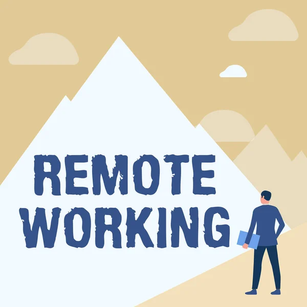 Tekstbord met Remote Working. Internet Concept situatie waarin een werknemer voornamelijk vanuit huis werkt Gentleman In Suit Standing Holding Notebook Facing Tall Mountain Range. — Stockfoto