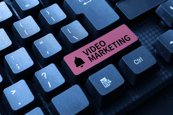 Inspiração mostrando sinal de vídeo marketing. Abordagem de negócios Video Marketing Escrevendo Pesquisa Online Análise de Texto, Transcrição Gravado Voz Email — Fotografia de Stock