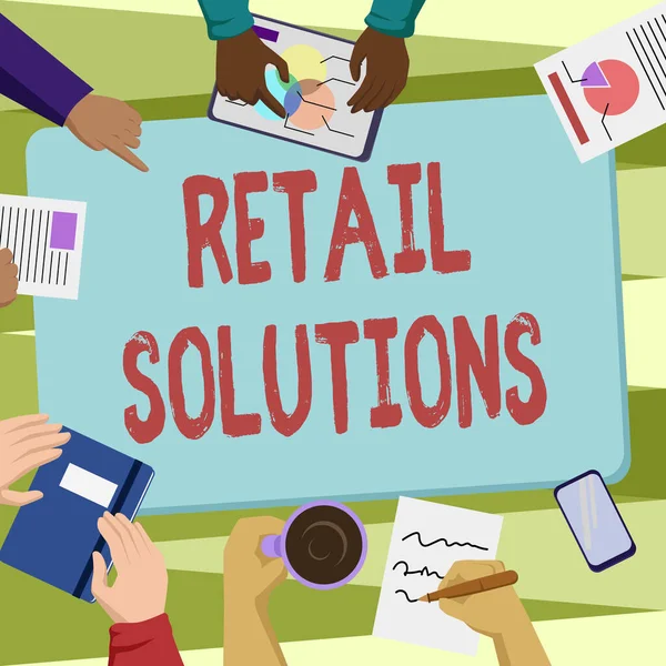 Текст от руки Retail Solutions. Процесс демонстрации бизнеса по продвижению большей продажи и удовлетворенности клиентов Коллеги по работе с кофе Обсуждение будущих проектов Диаграммы. — стоковое фото