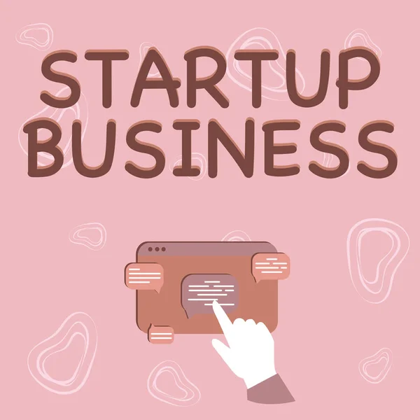 Écriture de la main signe Start Up Business. Concept d'entreprise S'engager dans une nouvelle entreprise Frais de négociation et de vente Affichage de la main Graphique Croissance pointant l'écran du navigateur Web. — Photo