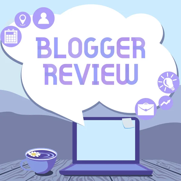 Skrivtecken Blogger Review. Konceptuell foto gör en kritisk omprövning och sammanfattning av en blogg Hand Typing På bärbar dator bredvid Coffe Mugg och växt som arbetar hemifrån. — Stockfoto