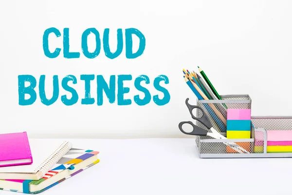 Znak tekstowy pokazujący Cloud Business. Conceptual photo computing, który opiera się na współdzielonych zasobach obliczeniowych Tidy Workspace Setup, Writing Desk Tools Equipment, Smart Office — Zdjęcie stockowe