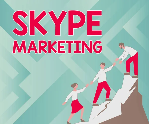 显示Skype Marketing的文字符号。概念照片应用程序，专门提供视频聊天和语音同事攀登高山成功介绍团队合作. — 图库照片