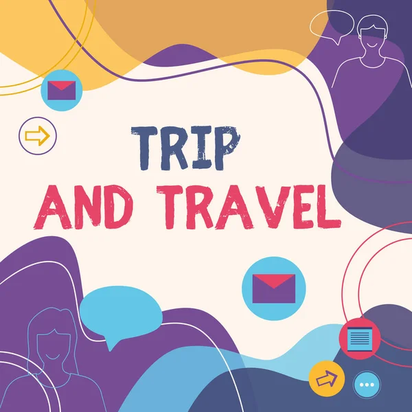 Trip ve Seyahat 'i gösteren bir tabela. Seyahat sözcüğü mutlu mesut yeni yerler bilmekten İIgilenen çift Sohbet Bulutunda Konuşuyor mesajlaşmalarında. — Stok fotoğraf