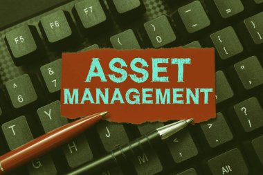 İlham kaynağı yönetimini gösteren metin. Yeni Ürün Anahtar Konsepti, Yazı Filmi Yazılım Yazılımıyla Geleceğin Ekonomik Yararları için Kaynakların Kusursuz Kullanımı Konsepti