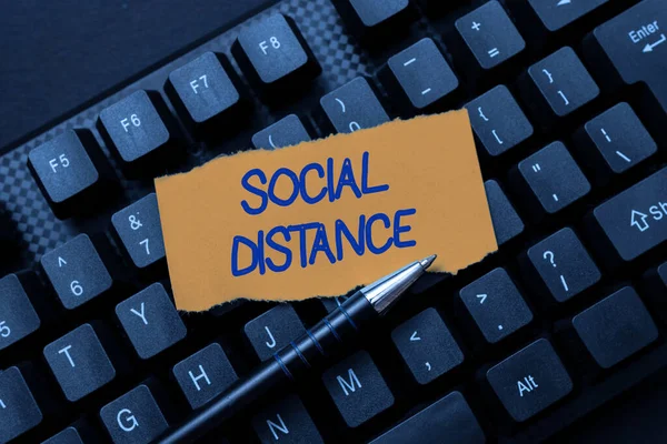 Bildunterschrift: Soziale Distanz. Geschäftskonzept, das eine hohe physische Distanz aufrechterhält, um die öffentliche Gesundheit zu schützen Verbindung mit Online-Freunden, Kennenlernen im Internet — Stockfoto