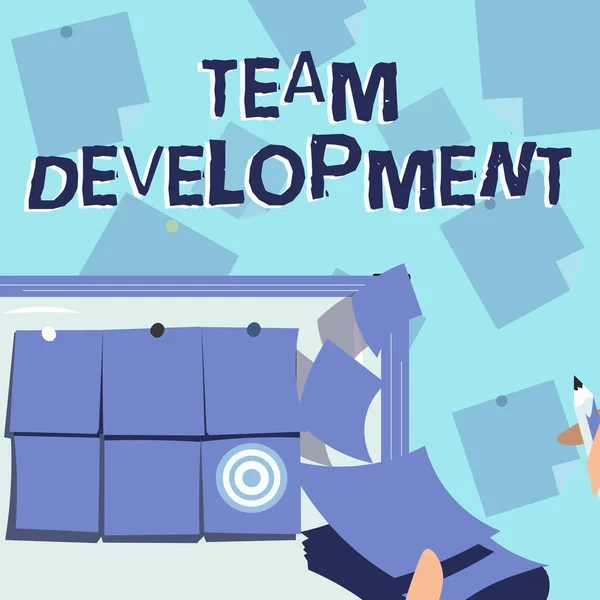 Tekst met inspiratie Team Development. Woord voor leren waarom en hoe kleine groepen veranderen in de tijd met grafieken Achtergrond Presenteren Sticky Notes Hands Writing Paper Het hebben van doelstellingen ingesteld. — Stockfoto