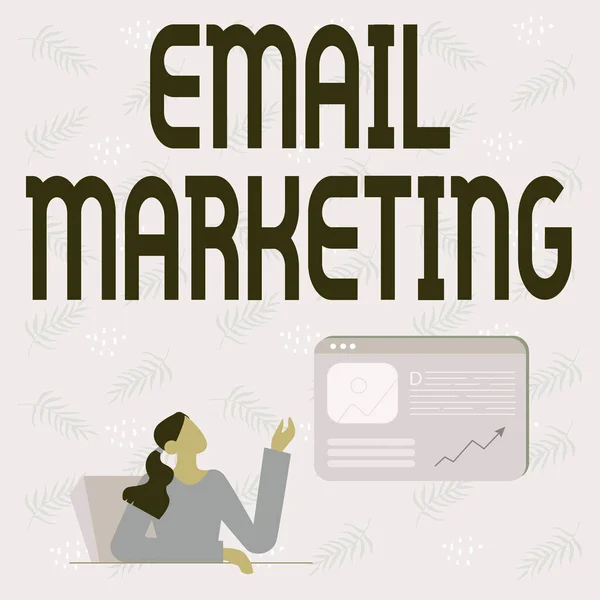 Εννοιολογική απεικόνιση Email Marketing. Επιχειρηματική ιδέα Αποστολή ενός εμπορικού μηνύματος σε μια ομάδα που δείχνει χρησιμοποιώντας το σχέδιο γραμμών ταχυδρομείου για την κυρία που κάθεται Παρουσιάζοντας νέες ιδέες με την οθόνη περιήγησης στο Web — Φωτογραφία Αρχείου