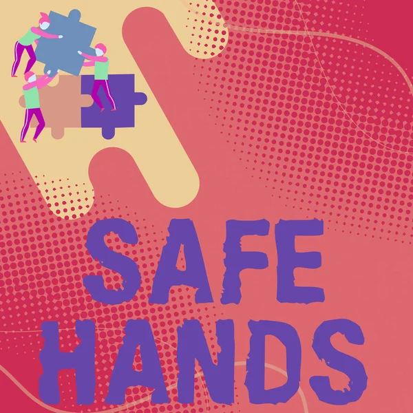 Inspiráció mutatja a "Biztonságos kezek" jelet. Szó biztosítása a sterilitás és tisztaság a kezét a fertőtlenítés csapat holding kirakós darabok segítik egymást, hogy megoldja a problémát. — Stock Fotó