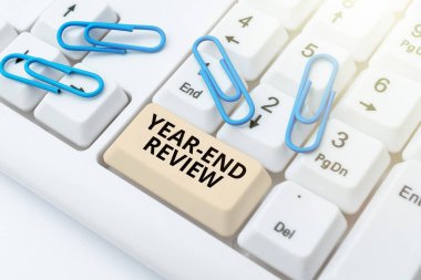 Yıl sonu Değerlendirmesini sunan metin başlığı. İş Genel Görünümü Yıl Sonu Değerlendirmesi Sanal Muhasebe, Yeni Ürün Listesi Çevrimiçi