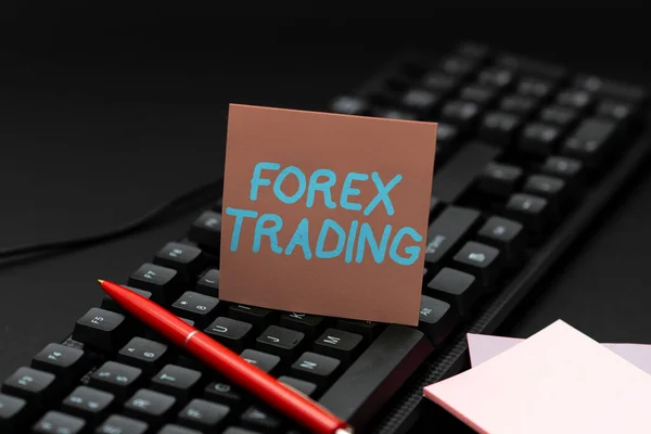 Schreiben von Zeigetext Forex Trading. Geschäftsansatz globaler Markt ermöglicht den Handel, den Austausch von Währungen Entwicklung neuer Antivirus-Programmcodes, Organisation des Dateisystems — Stockfoto