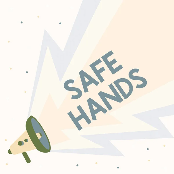 Teksten weergeven Safe Hands. Conceptuele foto Zorgen voor de steriliteit en netheid van de handen voor decontaminatie Illustratie van Hand Holding Megaphone With Sun Ray Making Announcement. — Stockfoto