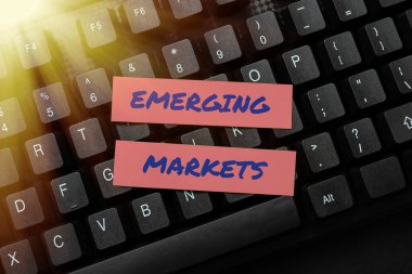 El yazısı tabelası yükselen piyasalar. Kavram, daha üretken kapasite Daktilo Programı Programına yatırım yapan ülkeler anlamına gelir Zamanlama, Yeniden Yazma ve Hata Ayıklama Programı Dizgi Kodları