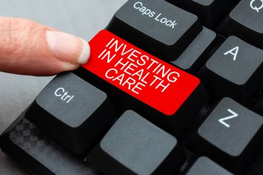 Sağlık Hizmetlerinde Yatırım metni yazılıyor. Sağlığın korunması veya iyileştirilmesi, Soyut Daktilo Lisansı Anlaşması, Çevrimiçi Referans Defteri Oluşturulması üzerine yazılan kelimeler