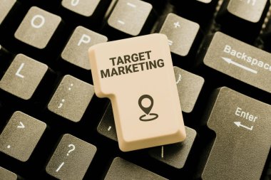 Kavramsal görünüm Hedef Pazarlama. Ticari vitrin pazarlamacılarının en önemli görevi, aynı zamanda Veri Girişi ve Daktilo İşleri yaratma, İnternet üzerinden satış sitesine yükleme stratejisi satın almada da kullanılır.