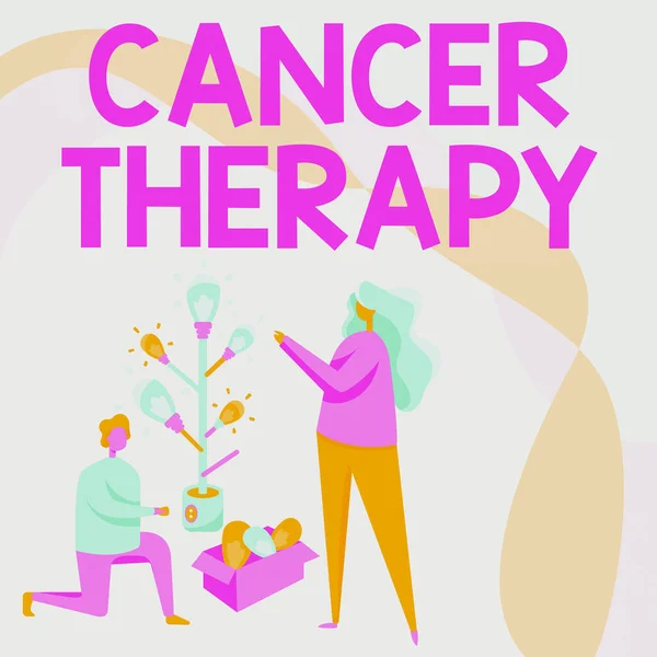 手書きのサインがん治療.ビジネスコンセプト化学療法で患者の癌の治療多くの場合、男性と女性は、光の球根の木を組み立て膝を描画します. — ストック写真