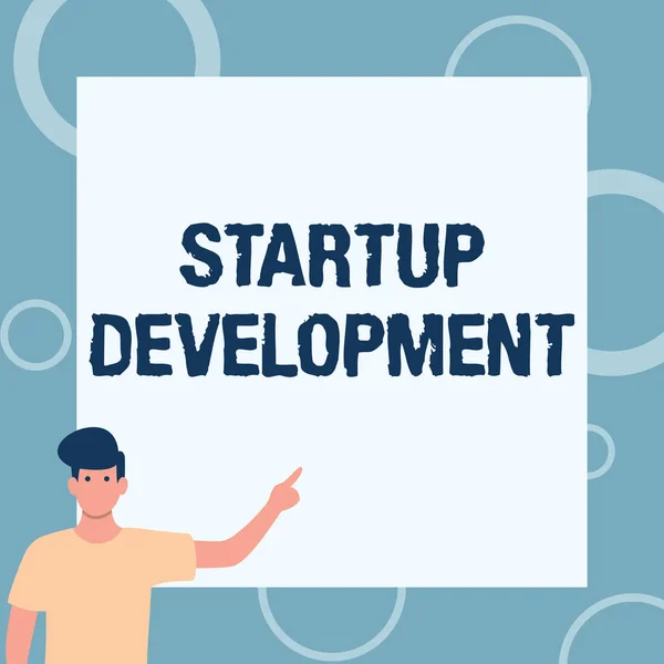 Handschrift teken Startup Development. Business showcase ontwikkelen idee dat de geboorte van het bedrijf betekenen Gentleman Tekenen Standing Pointing Vinger In Blank Whiteboard. — Stockfoto