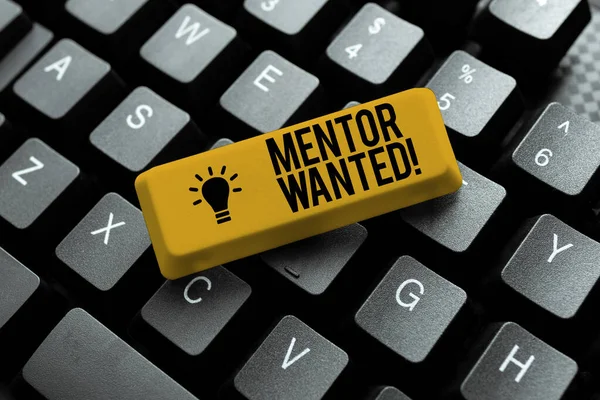 Texto que muestra inspiración Mentor Wanted. Foto conceptual encontrar a alguien que puede guiarse a sí mismo para lograr el éxito Escribir en línea Guía de Turismo, Buscando ideas y diseños de Internet —  Fotos de Stock