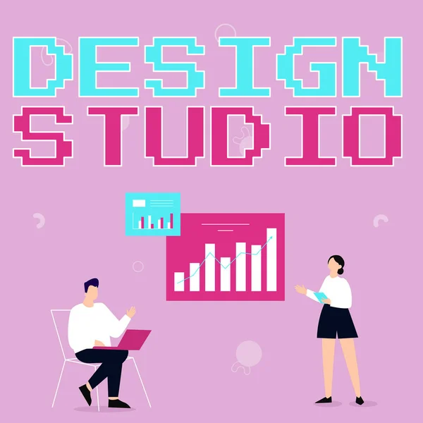 Display concettuale Design Studio. Ambiente di lavoro approccio aziendale specificamente per progettisti e artigiani Uomo Utilizzando Laptop e Girl Standing Sharing Ideas per il miglioramento. — Foto Stock