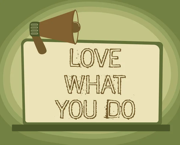 Escrevendo exibindo texto Love What You Do. Abordagem de negócios tem paixão e entusiasmo no trabalho Dedicação Devoção Ilustração de Megafone no monitor em branco Fazer anúncios. — Fotografia de Stock