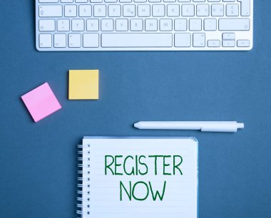 SMS işareti şimdi kaydını gösteriyor. İnternet Konsepti üyeliği ya da Klavyeyi Not Defteri ve Yapışkan Kalemler Yanındaki Tablonun Üzerinde resmileştirmek için hemen başvurun