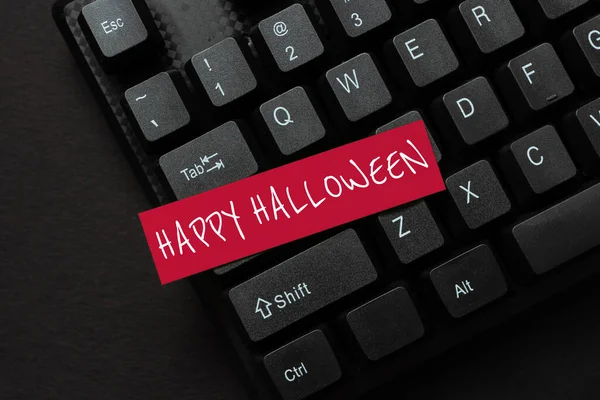Escrevendo exibindo texto Feliz Halloween. Internet Concept a day related with scary aspect, haunted house, and a candy Abstract Online Typing Contest, Creating Funny Online Book Ideas — Fotografia de Stock