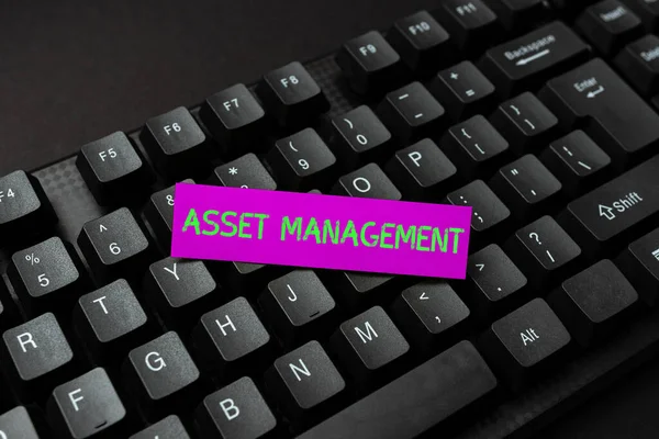 Ręczne pisanie znaku Asset Management. Koncepcyjne zdjęcie precyzyjne zarządzanie zasobami dla przyszłych korzyści ekonomicznych Wypełnianie formularzy rejestracyjnych online, gromadzenie i edycja danych internetowych — Zdjęcie stockowe