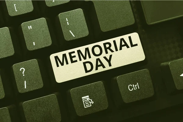 Вдохновение показывает знак Дня памяти. День памяти и чествования ветеранов, пожертвовавших своей жизнью ради страны. — стоковое фото
