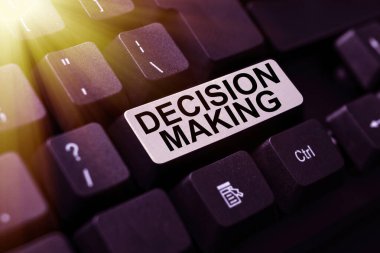 El yazısı karar verme metni. Mevcut durum ile eşleşecek en iyi seçeneği seçmek için üzerine yazılmış sözcük Program Kodu Betiği Yazma, Yeni Çevrimiçi Günlük İndirme