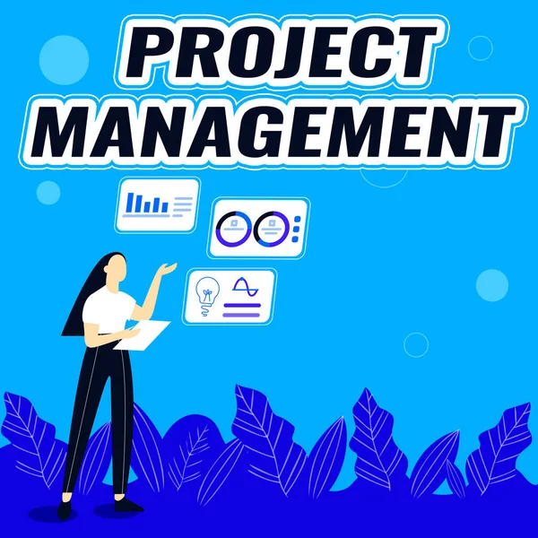 Didascalia di testo che presenta Project Management. Pratica fotografica concettuale del lavoro di un team per raggiungere obiettivi specifici Illustrazione di idee di condivisione di ragazze per abilità nel discutere strategie di lavoro. — Foto Stock