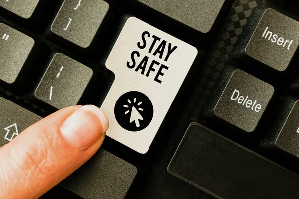 Schild mit der Aufschrift Stay Safe. Internet-Konzept sicher vor Gefahr, Schaden oder Ort, an dem Artikel aufbewahrt werden, Online-Registrierungsformulare ausfüllen, Internet-Daten sammeln und bearbeiten — Stockfoto